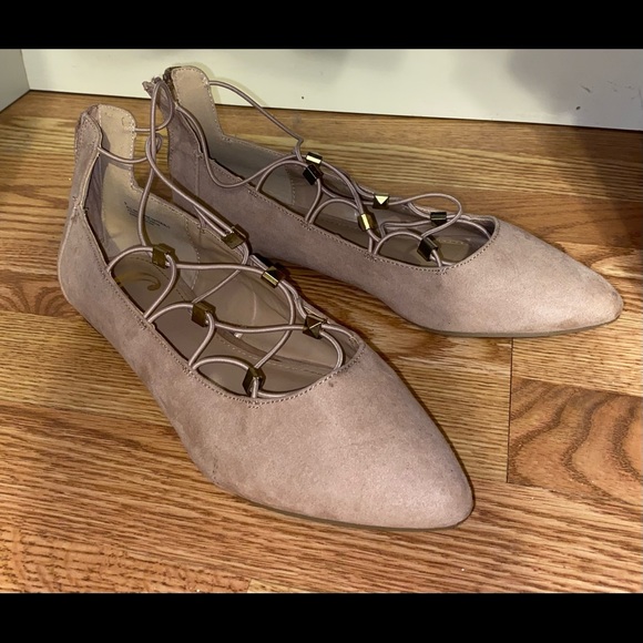 Candies Nude Flats with gold accents, Size 9 - Picture 1 of 1